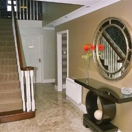 Rivermount House Кинсэйл