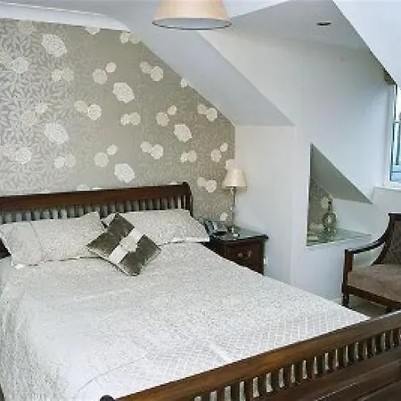 Rivermount House 5* Кинсэйл