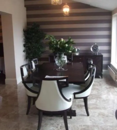 Rivermount House Кинсэйл